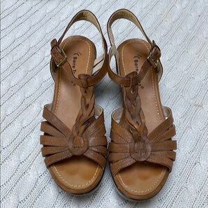 Women’s 7.5 Bare Traps Diamond sandals wedge braid adjustable ankle open toe